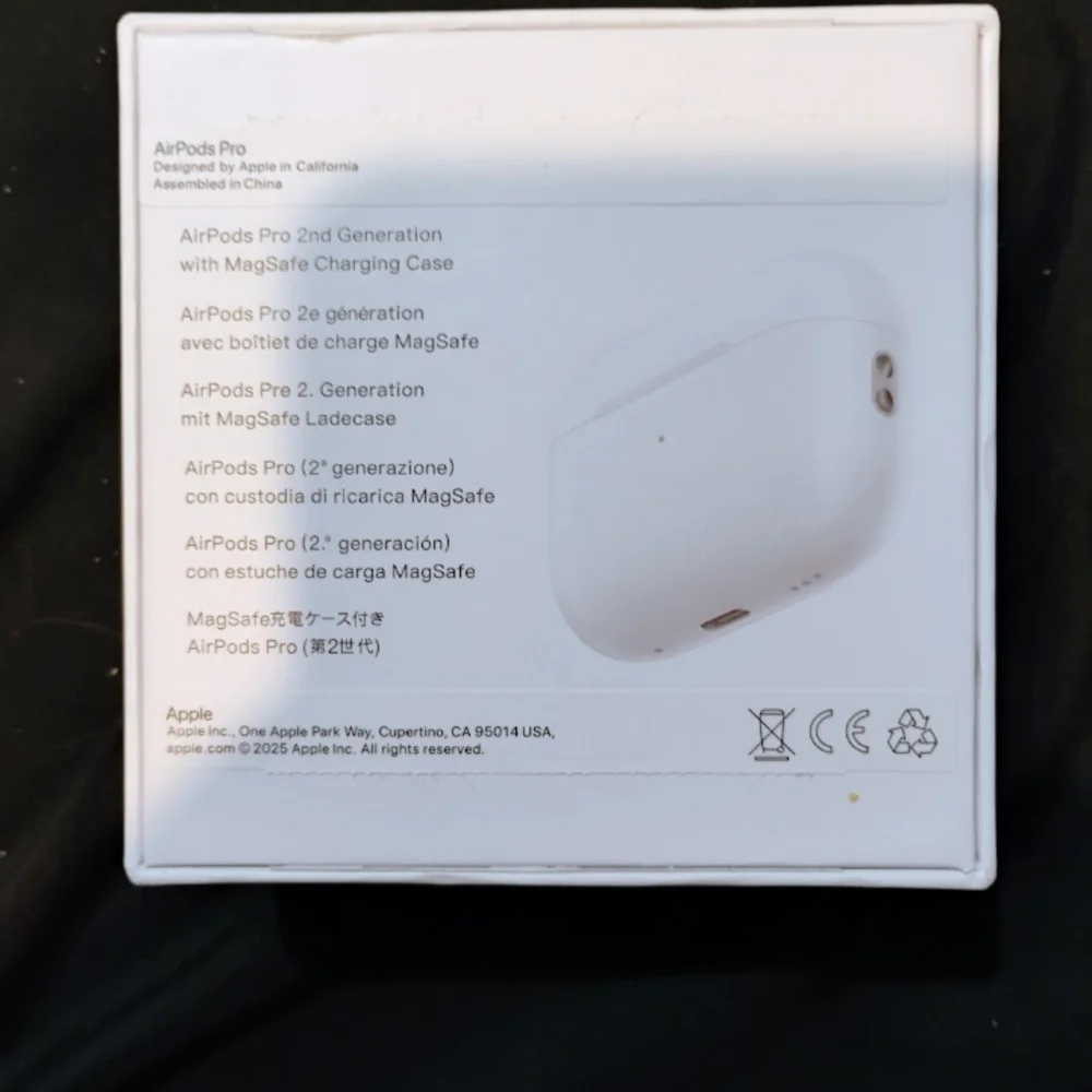 White Wireless Earbuds